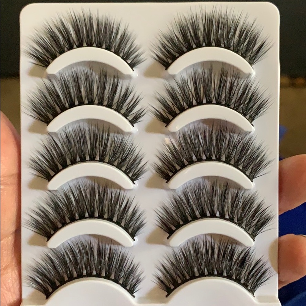 False lashes - Picture 2 of 3